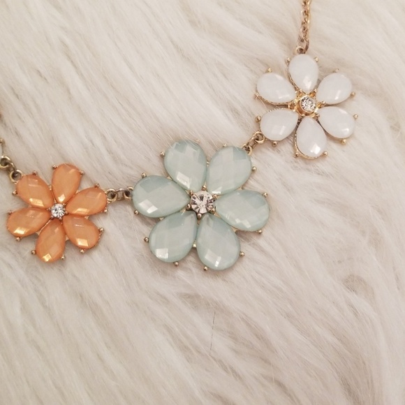 Statement Necklace - Picture 1 of 3